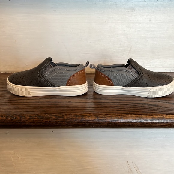 Toddler slip on sneakers - Picture 2 of 3